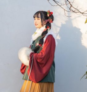 冬天明制汉服的搭配技巧 - 图2