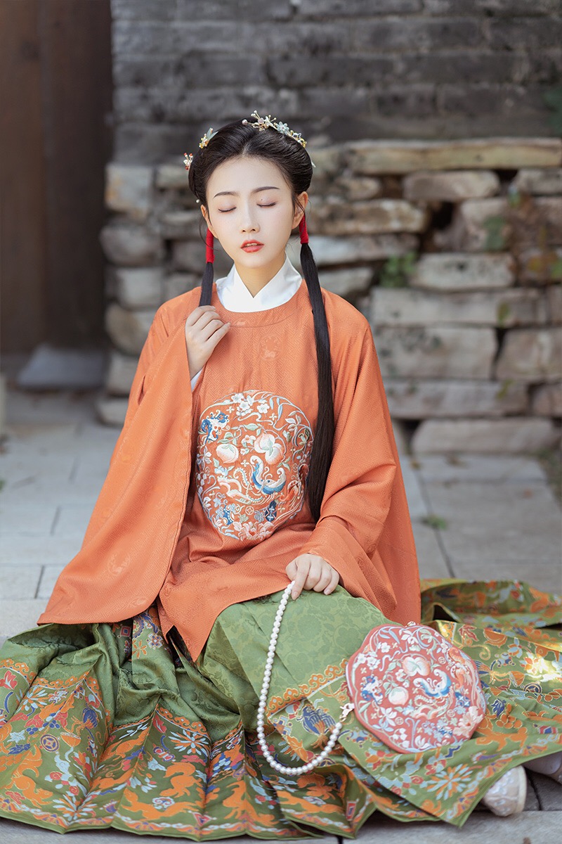 明形制圆领大襟袍的特点 - 图3