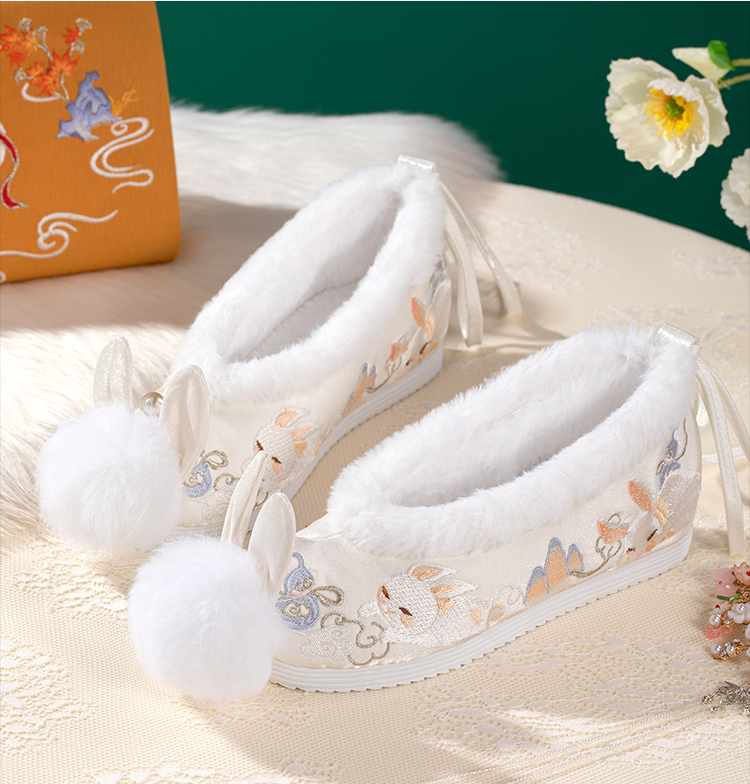 汉服出行的“必备单品”：绣花鞋 - 图2