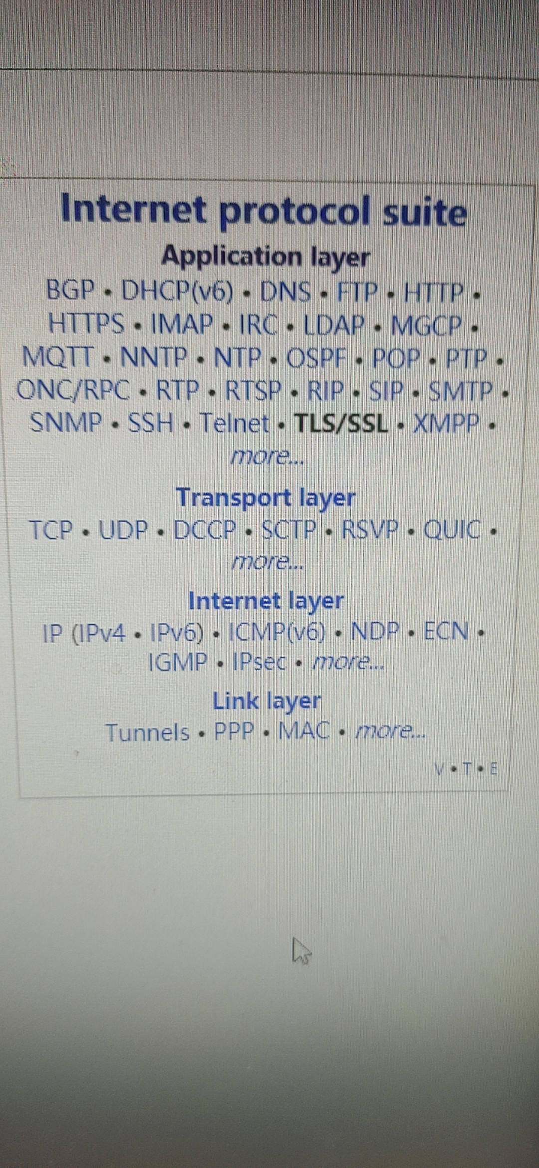 这是一道非常有争议的题，我的分析如下：
TCP/IP在多个层引入了安全机制，其中TLS协议位于______。
A．数据链路层
B．网络层
C．传输层
D．应用层

这道题选D吗？因为tls协议在osi七层模型里是会话层，而会话层、表示层、应用层在tcp/i - 图2